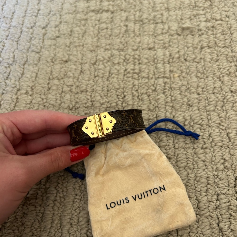 LV BRACELET